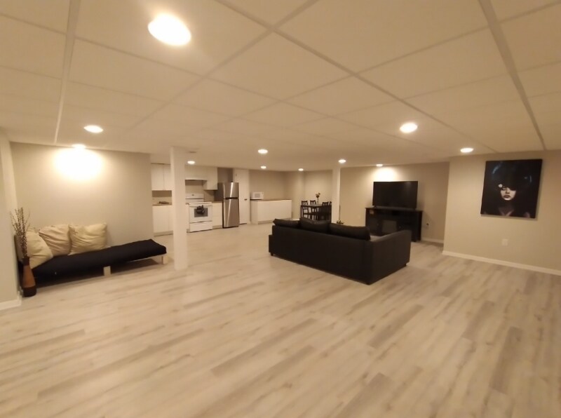 Building Photo - 124 Pinevalley Dr