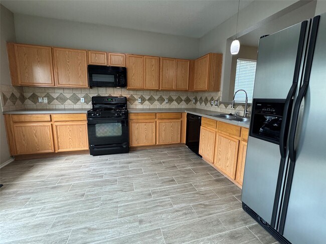 Building Photo - 16875 Mammoth Springs Dr