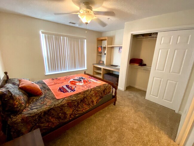 Building Photo - 1012 Harts Cove Way