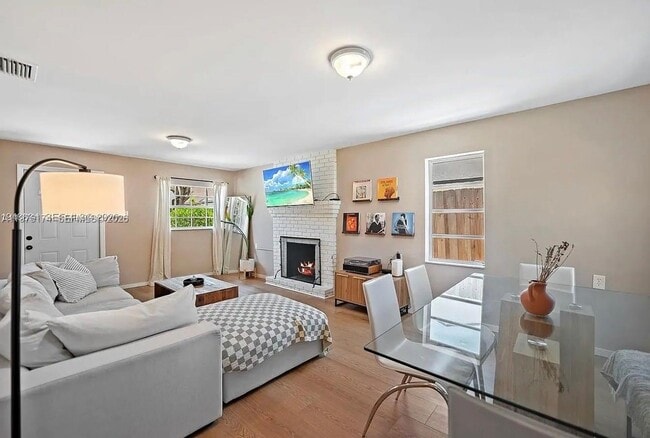 Building Photo - 1480 SW 26th Ave