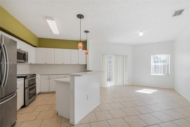 Building Photo - 2319 SE 24th Ave