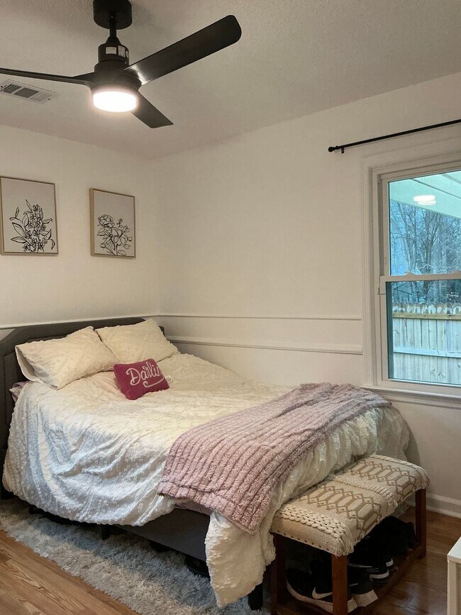 Building Photo - 2/2