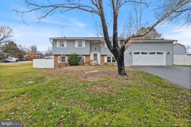 Building Photo - 1302 Squire Ln