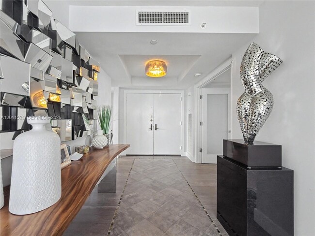 Building Photo - 17555 Collins Ave