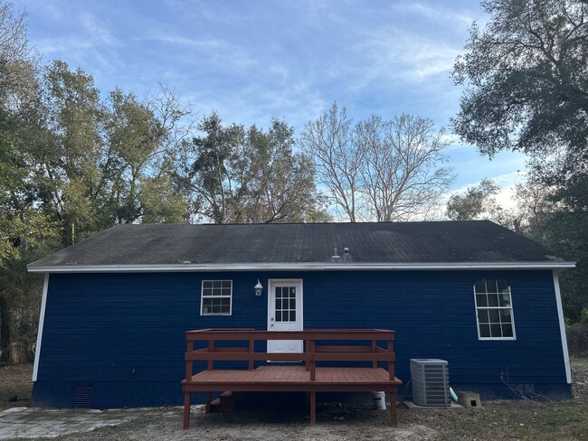 Building Photo - 3 Bedroom, 2 Bath in Umatilla - Priced to ...