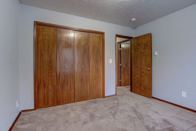 Building Photo - Spacious 2 bedroom apartment at French Cha...
