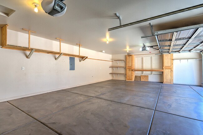 Building Photo - 3 Bedroom Plus Office in The Knolls at Little Valley