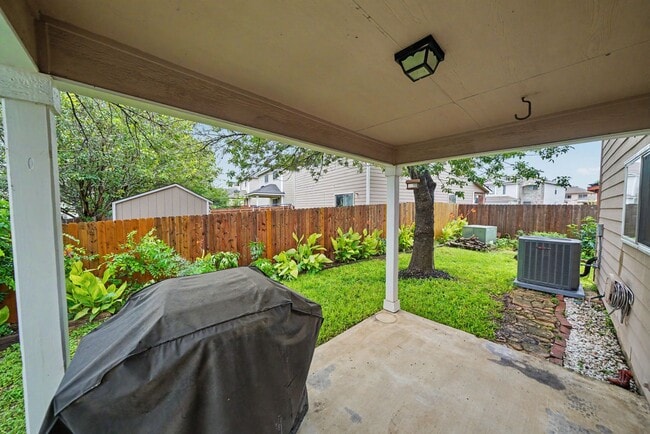 Building Photo - Beautifully Updated Home with Game Room in Villas of Westcreek - Realtor Commission: $500