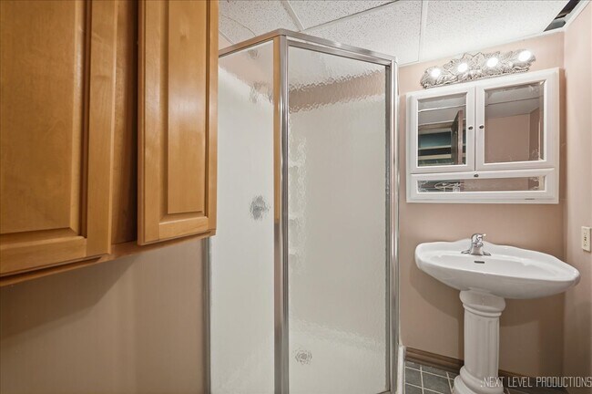 Building Photo - 13 Saddlewood Ct