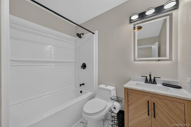 Building Photo - 14 Scarborough Ln