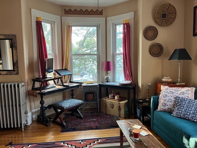 Building Photo - 54 College Ave