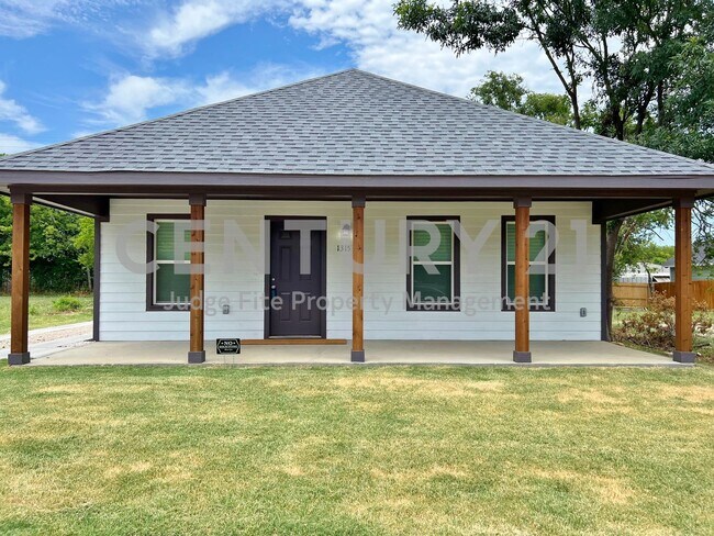 Primary Photo - Charming Like New 3/2/1 in Fort Worth For ...
