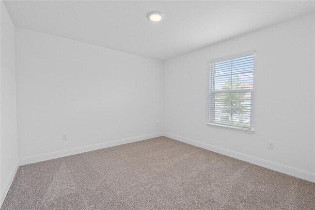 Building Photo - 129 Bruin Paw Dr