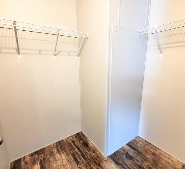 Building Photo - 9792 Spinnaker Dr