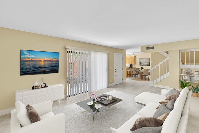 Building Photo - 3113 San Fernando Dr