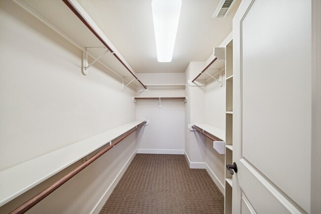 Building Photo - 2024 Vermont St