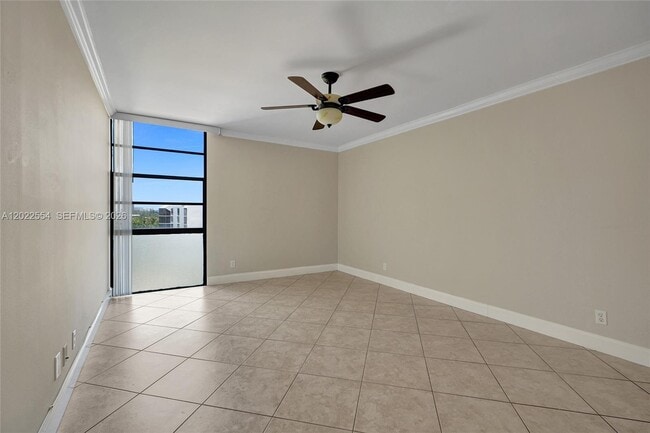 Building Photo - 20400 W Country Club Dr