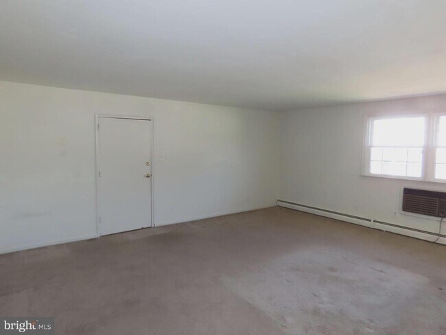 Building Photo - 403 S Main St