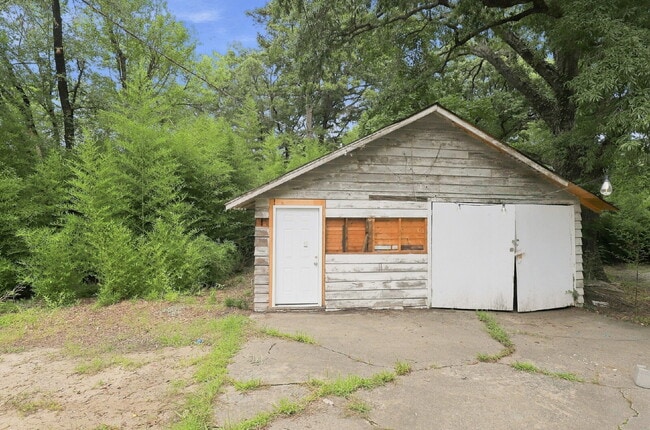 Building Photo - 1602 Walker Ave