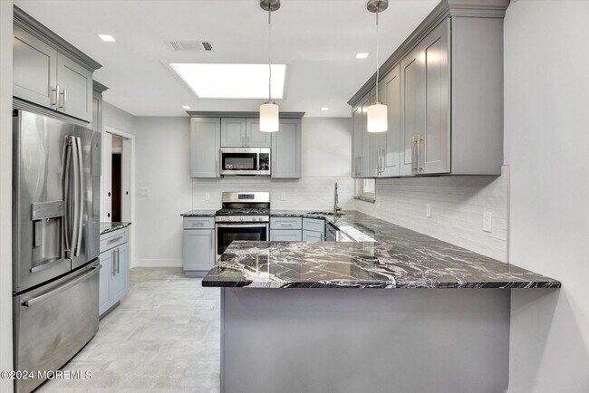 Building Photo - 5 Hilltop Ave