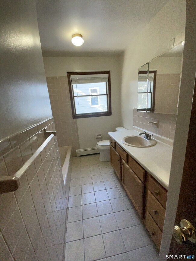 Building Photo - 20 Spring Hill Ave