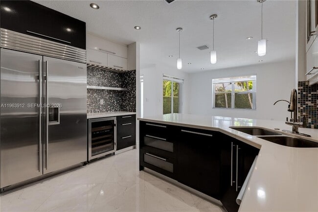 Building Photo - 7044 NW 115th Ct