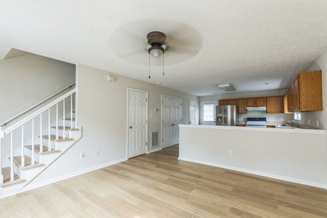 Building Photo - Newly renovated 2bd/1.5 bath end unit town...