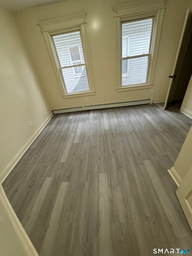 Building Photo - 304 Shelton Ave