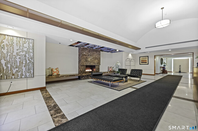 Building Photo - 25 Forest St