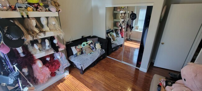 Building Photo - 6928 Oyster Shell Dr