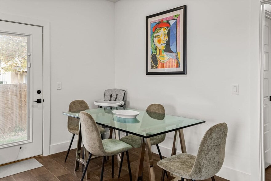 Building Photo - 2612 SW Livingston Square