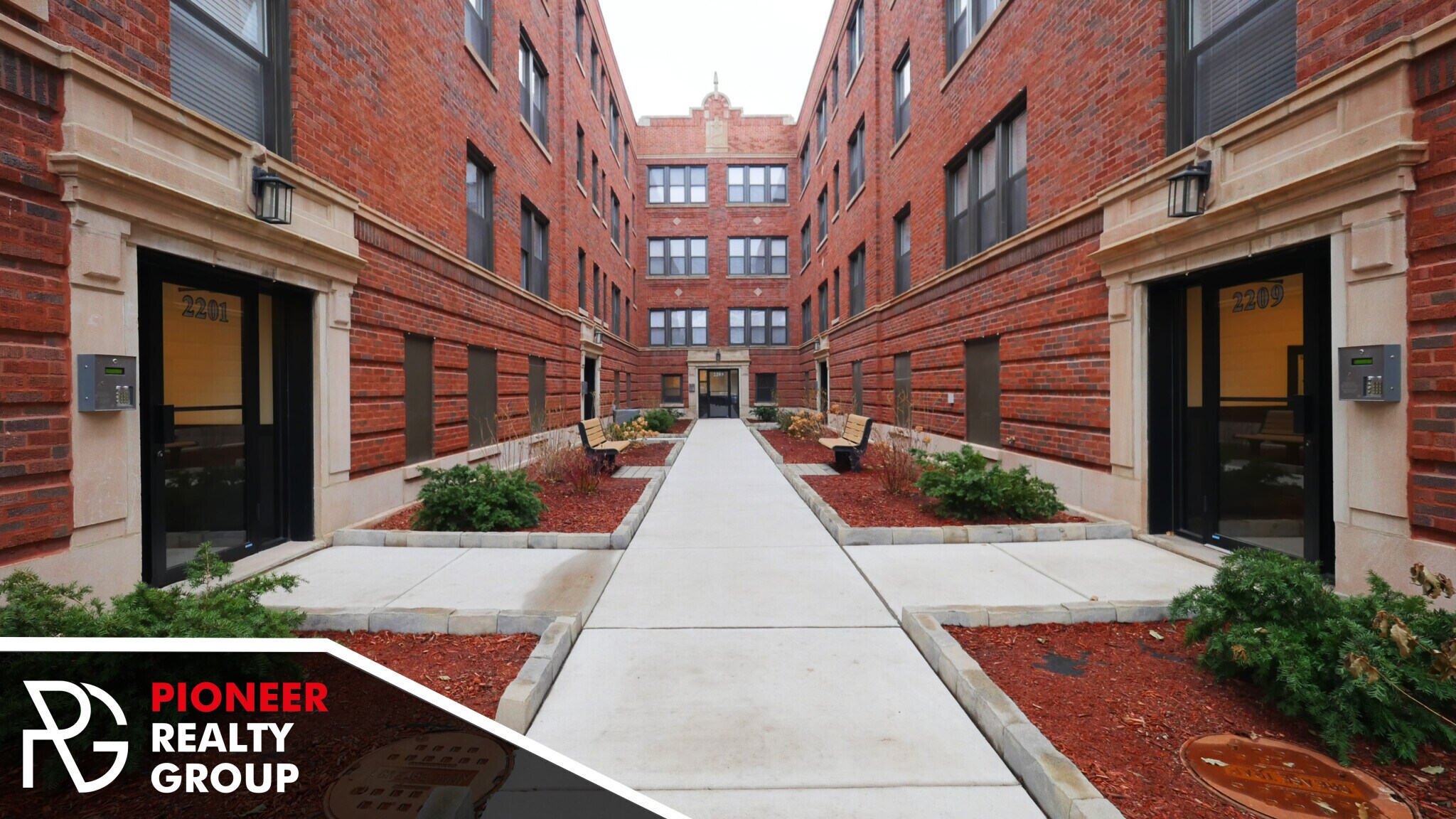 Building Photo - 2209 W Eastwood Ave