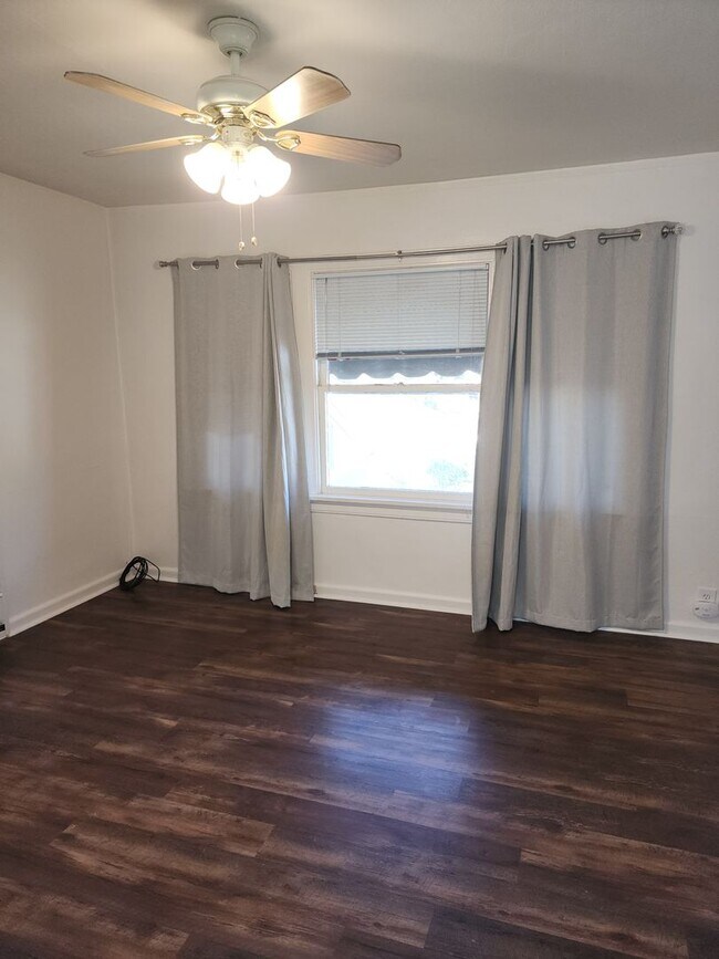 Building Photo - M508LA  ( Placement only property)