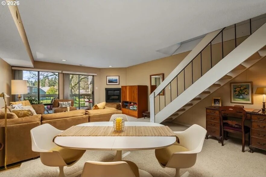 Building Photo - 1655 NW Lakeway Ln