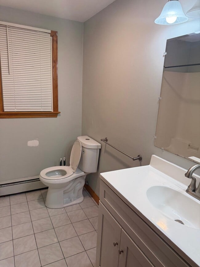 Building Photo - 61 Tracey St