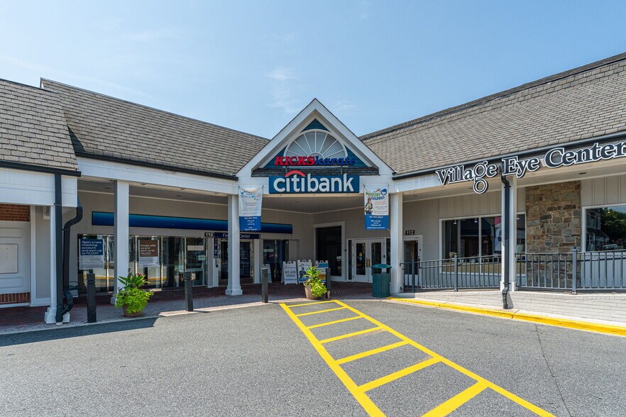 Kicks Karate&UPS 2 blocks away! - 10108 Donegal Ct