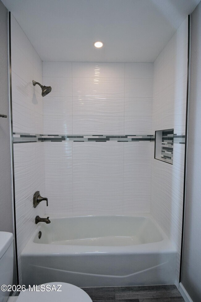 Building Photo - 4581 Cam Campero