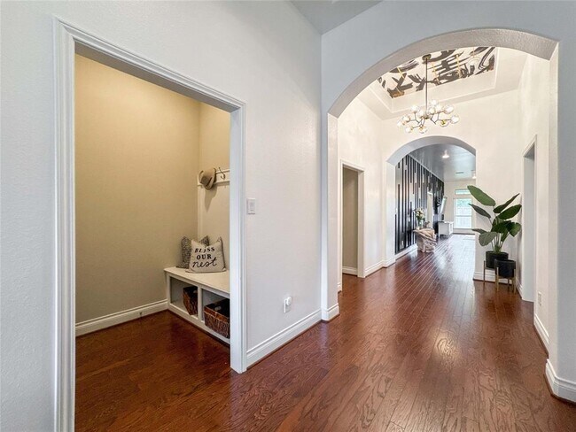Building Photo - 10702 Longpoint Path