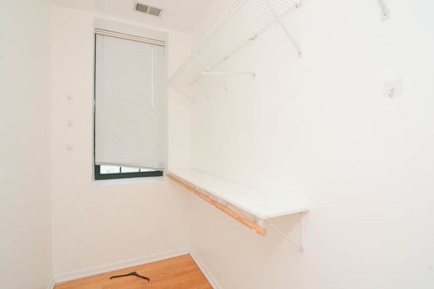 Building Photo - 218 W Division St