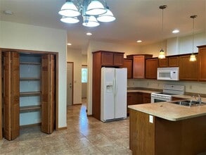 Building Photo - 623 S Cherry Ln