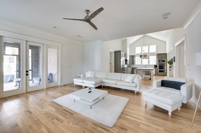 Building Photo - Dream home in the heart of Belle Meade, located on a private dead-end street!