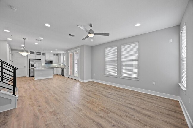 Building Photo - 2222 Simond Ave