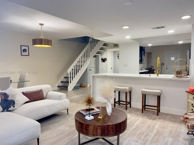 Building Photo - 568 N University Dr