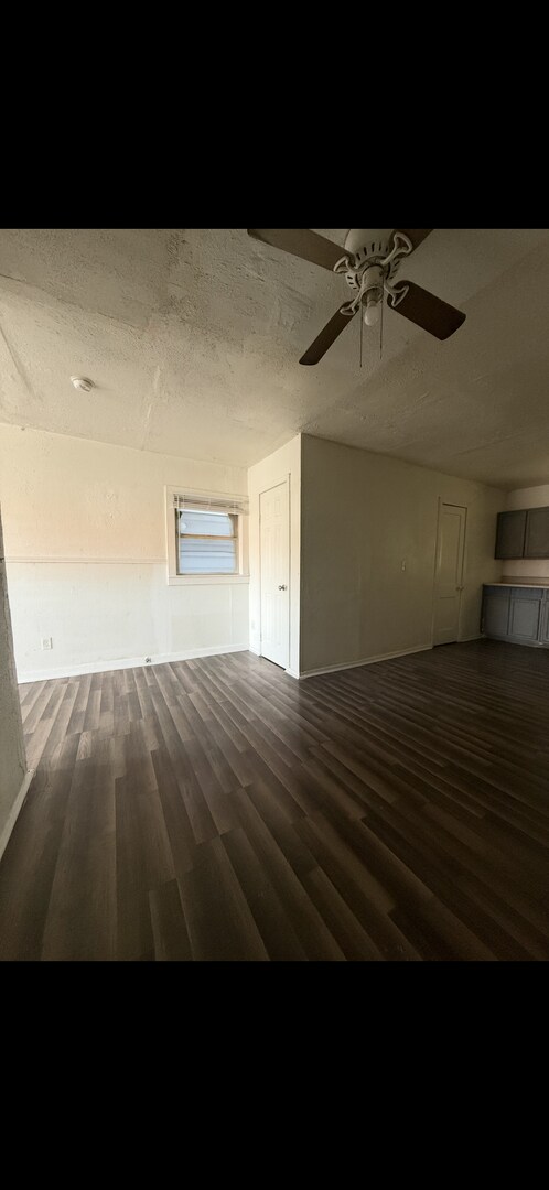 Building Photo - 613 W Avenue D