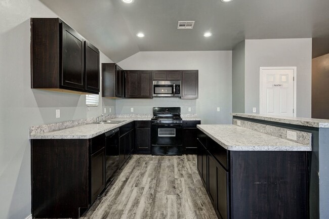Building Photo - Gorgeous 4 Bed 2 Bath Home in Heart Of Mustang!!