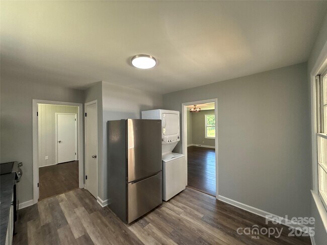 Building Photo - 5320 Dolphin Ln