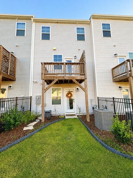 Building Photo - 2431 Chert Ln