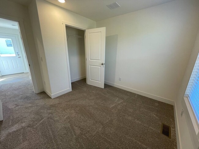 Building Photo - 5427 Edgewood Ln