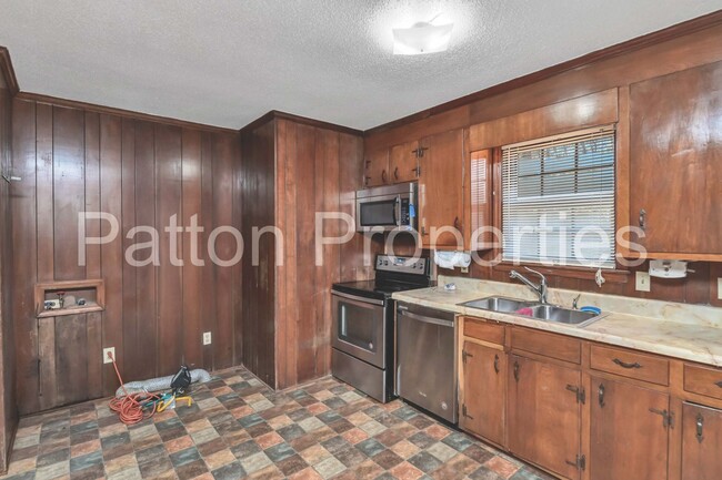 Building Photo - Barony Home