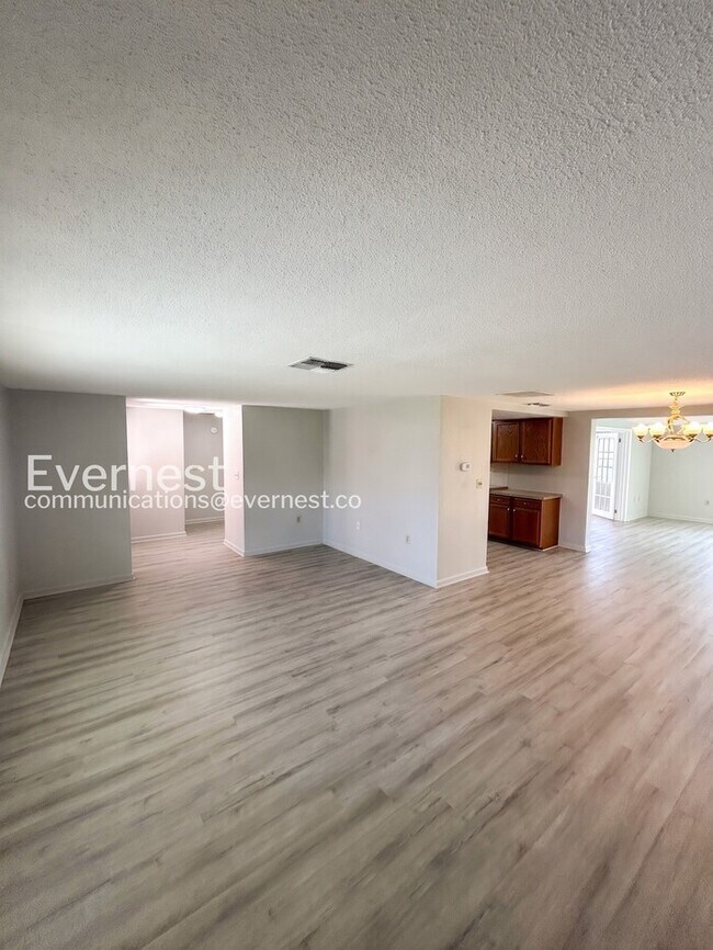 Building Photo - 7810 Cayuga Dr